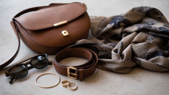 Quels accessoires choisir pour sublimer une tenue basique