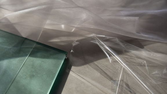 Superposer les matières transparentes pour un jeu de contrastes