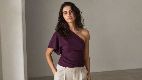 Le top asymétrique : pièce forte pour un look dynamique