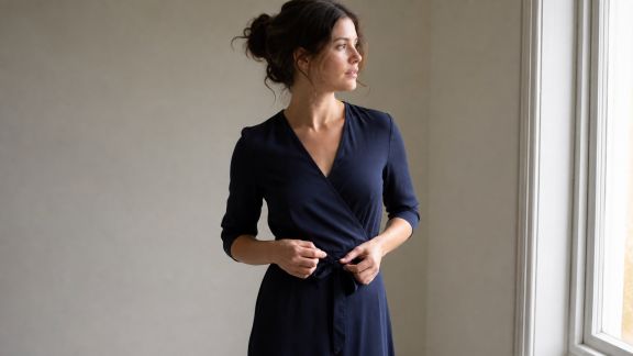 Comment porter la robe portefeuille en toutes occasions