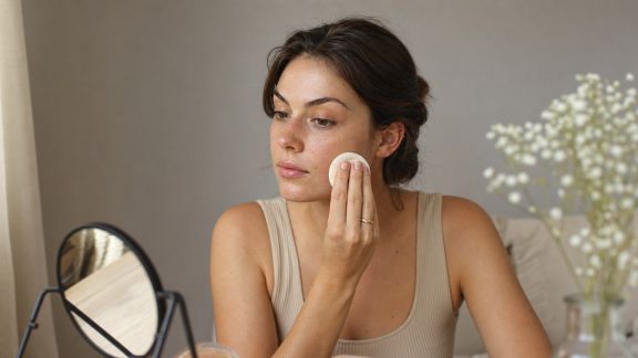 Astuces pour fixer le maquillage sans dessécher la peau